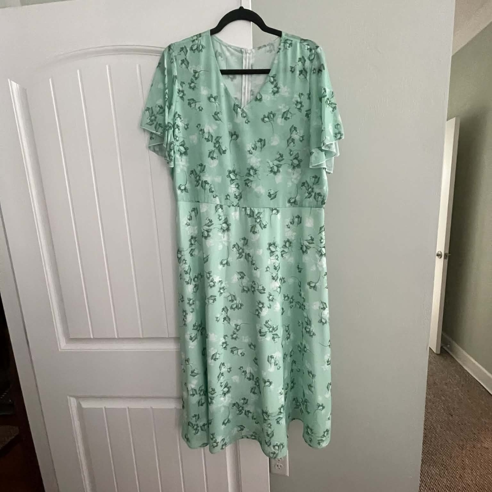 Amazon Mint Green Floral V-Neck Midi Dress